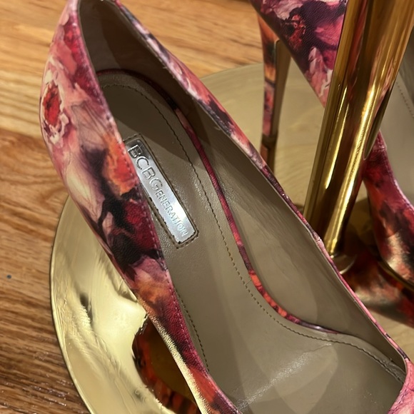 BCBG Floral Pumps - Picture 2 of 7